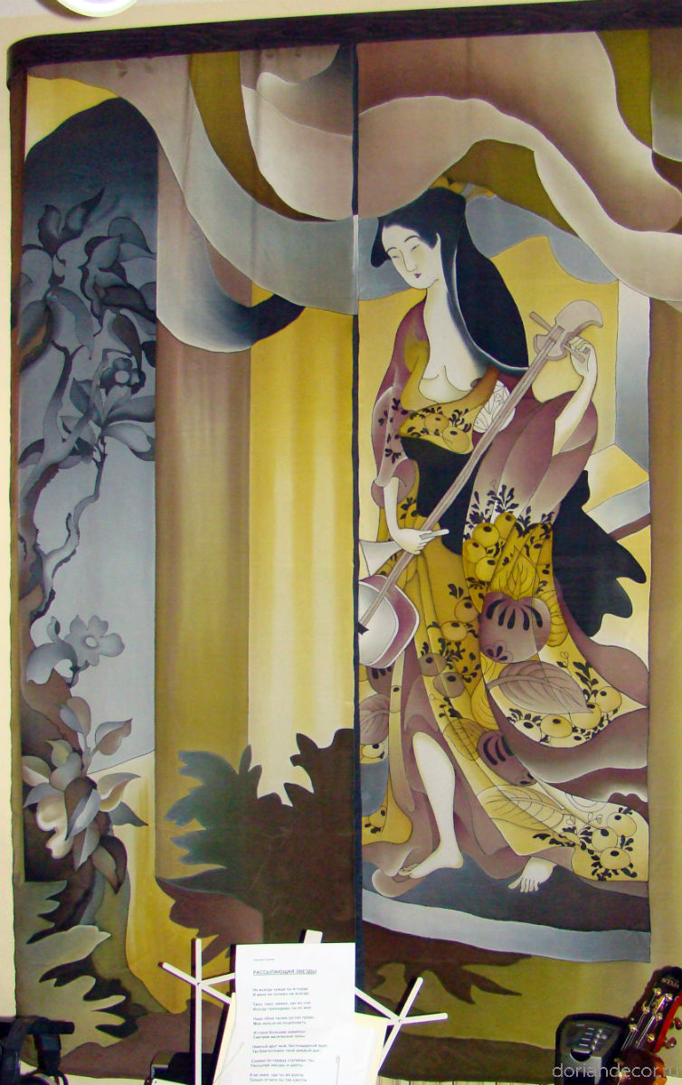 Ирина Агалакова - "Музицирование". Штора на окно по мотивам японских гравюр. Роспись по натуралному шёлку. Размер - 2,5 X 1,8 м.