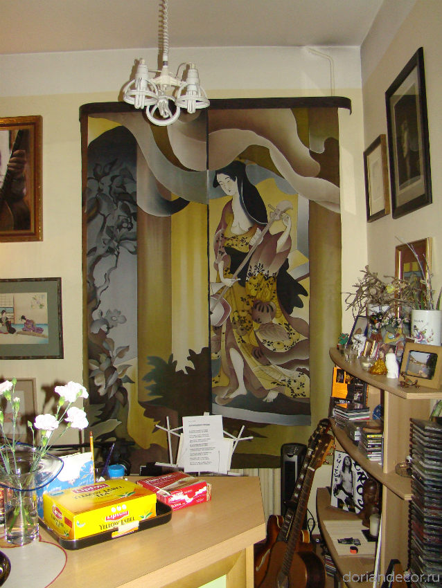 Ирина Агалакова — «Музицирование». Штора на окно по мотивам японских гравюр. Роспись по натуралному шёлку. Размер — 2,5 X 1,8 м.